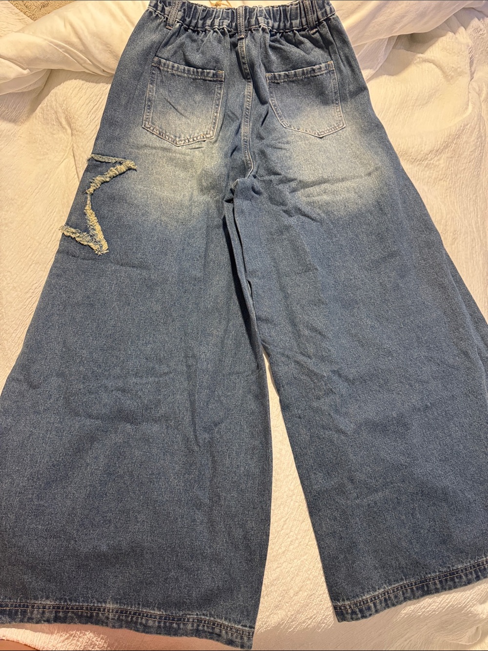 Sage & Fig Star-Embroidered Ultra Wide Leg Jeans - Picture 4 of 4